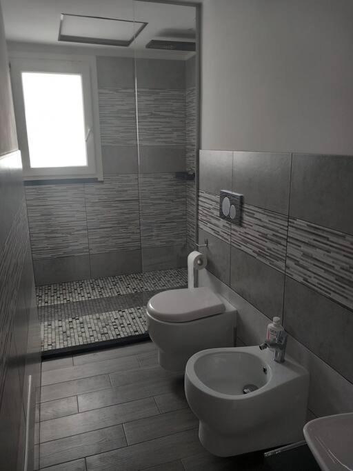 Chromotherapy Flat Monserrato Bagian luar foto